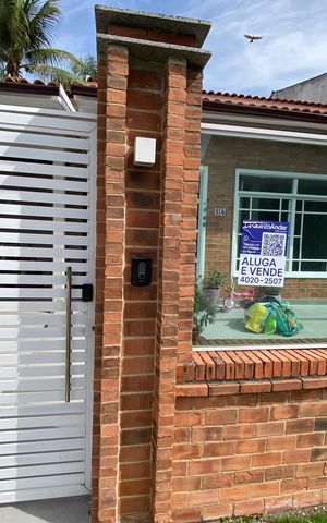 Casa à venda com 600m², 6 quartos e 3 vagas Casa à venda com 600m², 6 quartos e 3 vagasPlaca