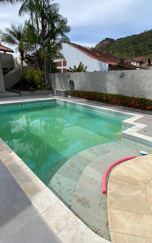 Casa à venda com 600m², 6 quartos e 3 vagas Casa à venda com 600m², 6 quartos e 3 vagasArea de Lazer