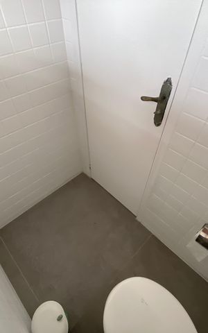 Casa à venda com 600m², 6 quartos e 3 vagas Casa à venda com 600m², 6 quartos e 3 vagasBanheiro de Serviço