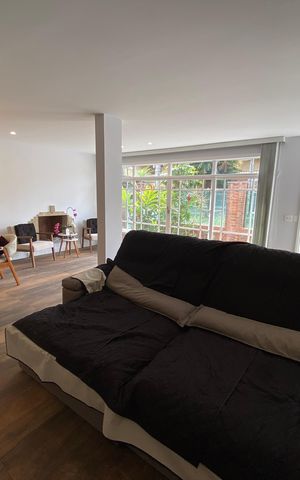 Casa à venda com 600m², 6 quartos e 3 vagas Casa à venda com 600m², 6 quartos e 3 vagasSala