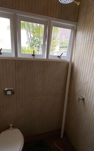 Casa à venda com 600m², 6 quartos e 3 vagas Casa à venda com 600m², 6 quartos e 3 vagasBanheiro 2