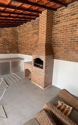 Casa à venda com 600m², 6 quartos e 3 vagas Casa à venda com 600m², 6 quartos e 3 vagasArea Gourmet