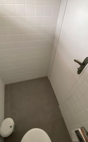 Casa à venda com 600m², 6 quartos e 3 vagas Casa à venda com 600m², 6 quartos e 3 vagasBanheiro de Serviço
