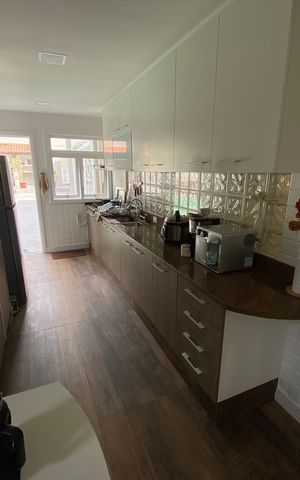 Casa à venda com 600m², 6 quartos e 3 vagas Casa à venda com 600m², 6 quartos e 3 vagasCozinha