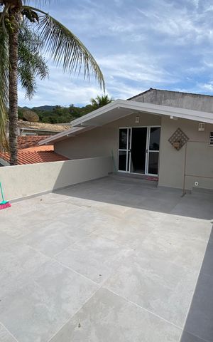 Casa à venda com 600m², 6 quartos e 3 vagas Casa à venda com 600m², 6 quartos e 3 vagasTerraço
