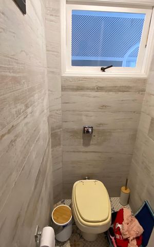 Casa à venda com 600m², 6 quartos e 3 vagas Casa à venda com 600m², 6 quartos e 3 vagasLavabo