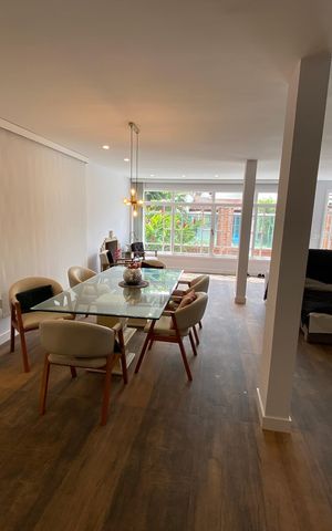 Casa à venda com 600m², 6 quartos e 3 vagas Casa à venda com 600m², 6 quartos e 3 vagasSala