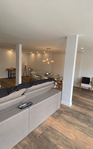 Casa à venda com 600m², 6 quartos e 3 vagas Casa à venda com 600m², 6 quartos e 3 vagasSala