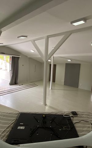 Casa à venda com 600m², 6 quartos e 3 vagas Casa à venda com 600m², 6 quartos e 3 vagasSala 2