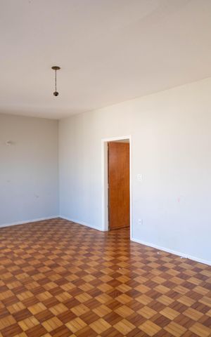 Casa à venda com 160m², 4 quartos e 2 vagas Casa à venda com 160m², 4 quartos e 2 vagasSalas