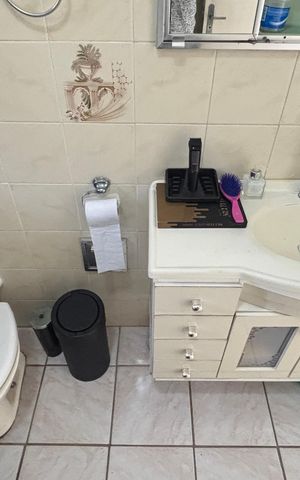 Casa à venda com 187m², 3 quartos e 2 vagasBanheiro