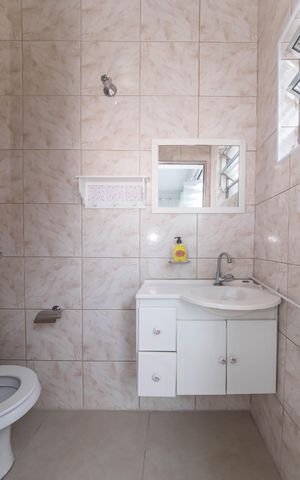 Casa para alugar com 125m², 2 quartos e 2 vagasBanheiro de Serviço