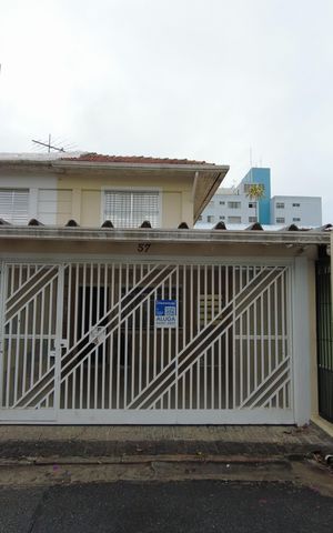 Casa para alugar com 125m², 2 quartos e 2 vagasFachada