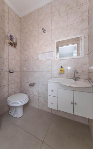 Casa para alugar com 125m², 2 quartos e 2 vagasBanheiro de Serviço