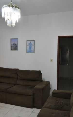 Casa à venda com 165m², 4 quartos e 2 vagasSala