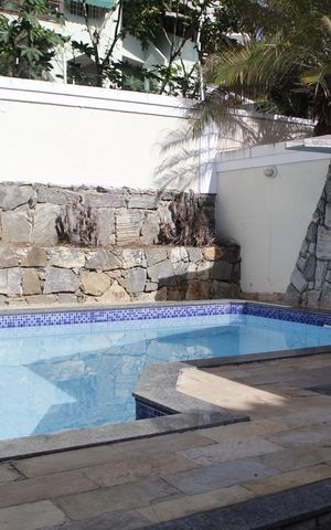 Casa de condomínio à venda com 303m², 5 quartos e 2 vagasPiscina