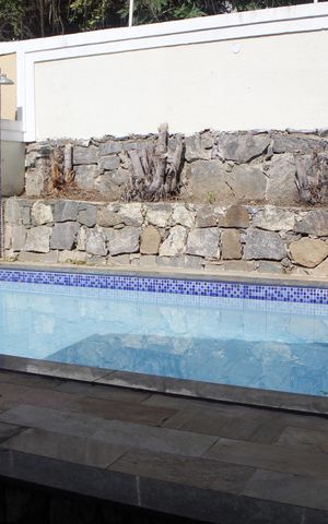 Casa de condomínio à venda com 303m², 5 quartos e 2 vagasPiscina