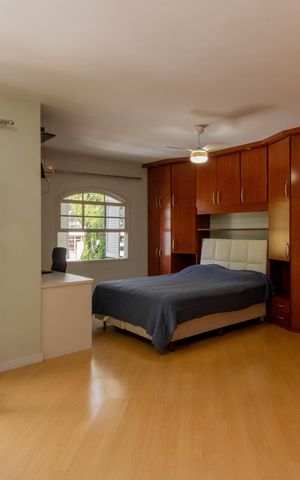 Casa para alugar com 300m², 3 quartos e 6 vagas Casa para alugar com 300m², 3 quartos e 6 vagasSuíte