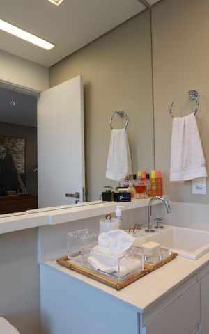 Apartamento à venda com 113m², 2 quartos e 3 vagasBanheiro 2 da Suíte 1