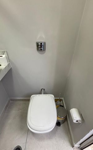 Casa à venda com 200m², 4 quartos e 3 vagas Casa à venda com 200m², 4 quartos e 3 vagasBanheiro Externo