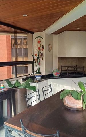 Apartamento à venda com 213m², 4 quartos e 3 vagas