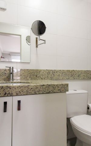 Casa de condomínio à venda com 131m², 3 quartos e 2 vagas Casa de condomínio à venda com 131m², 3 quartos e 2 vagasBanheiro da Suíte