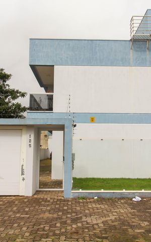 Casa de condomínio à venda com 131m², 3 quartos e 2 vagas Casa de condomínio à venda com 131m², 3 quartos e 2 vagasFachada