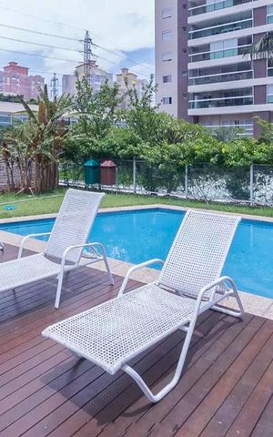 Apartamento à venda com 129m², 3 quartos e 2 vagas Apartamento à venda com 129m², 3 quartos e 2 vagasÁrea comum - Piscina