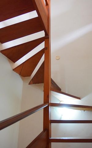 Casa à venda com 160m², 3 quartos e 2 vagasEscada - Terceiro Andar
