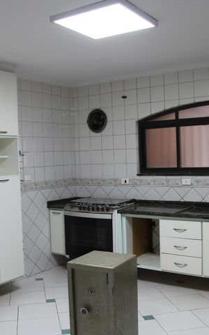 Casa à venda com 240m², 4 quartos e 4 vagasCozinha