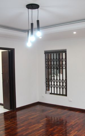 Casa à venda com 240m², 4 quartos e 4 vagasSala
