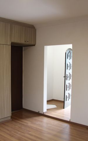 Casa à venda com 240m², 4 quartos e 4 vagasSuíte