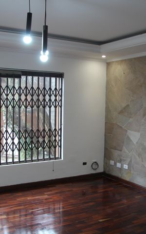 Casa à venda com 240m², 4 quartos e 4 vagasSala