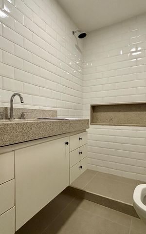 Apartamento à venda com 165m², 3 quartos e 1 vaga Apartamento à venda com 165m², 3 quartos e 1 vagaBanheiro Social