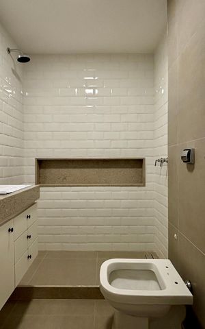 Apartamento à venda com 165m², 3 quartos e 1 vaga Apartamento à venda com 165m², 3 quartos e 1 vagaBanheiro Social