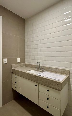 Apartamento à venda com 165m², 3 quartos e 1 vaga Apartamento à venda com 165m², 3 quartos e 1 vagaBanheiro Social