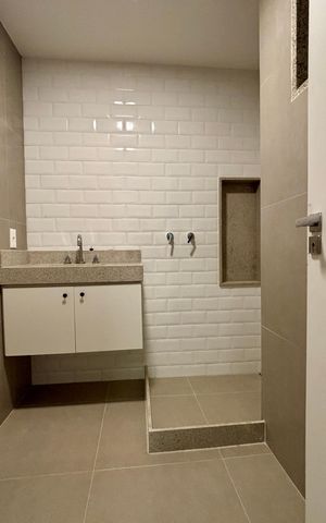 Apartamento à venda com 165m², 3 quartos e 1 vaga Apartamento à venda com 165m², 3 quartos e 1 vagaBanheiro da Suíte