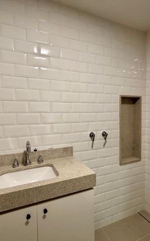 Apartamento à venda com 165m², 3 quartos e 1 vaga Apartamento à venda com 165m², 3 quartos e 1 vagaBanheiro da Suíte