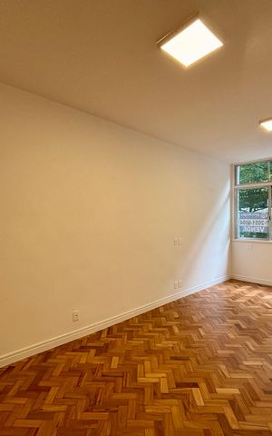 Apartamento à venda com 165m², 3 quartos e 1 vaga Apartamento à venda com 165m², 3 quartos e 1 vagaSala