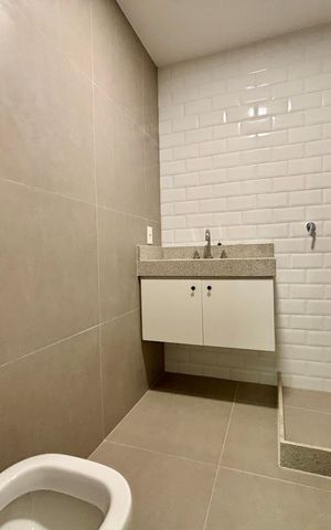 Apartamento à venda com 165m², 3 quartos e 1 vaga Apartamento à venda com 165m², 3 quartos e 1 vagaBanheiro da Suíte
