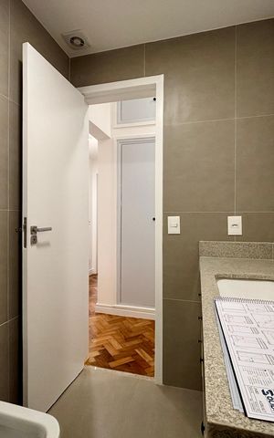 Apartamento à venda com 165m², 3 quartos e 1 vaga Apartamento à venda com 165m², 3 quartos e 1 vagaBanheiro Social