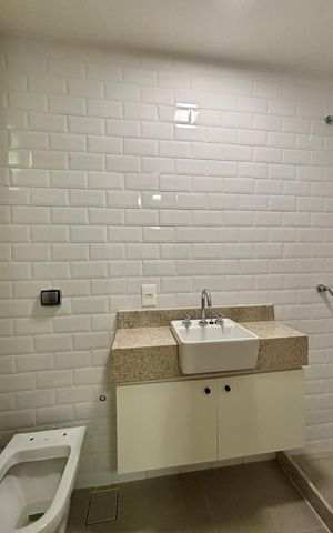 Apartamento à venda com 165m², 3 quartos e 1 vaga Apartamento à venda com 165m², 3 quartos e 1 vagaBanheiro de Serviço