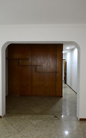 Casa à venda com 260m², 3 quartos e 3 vagasSuíte