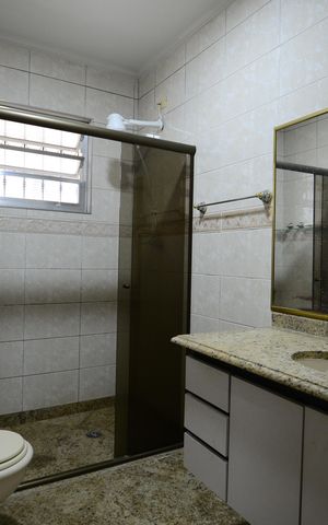 Casa à venda com 260m², 3 quartos e 3 vagasBanheiro da Suíte