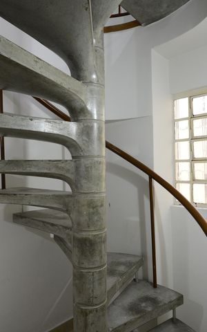 Casa à venda com 260m², 3 quartos e 3 vagasEscada