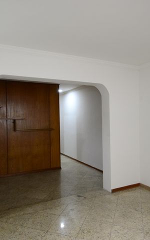 Casa à venda com 260m², 3 quartos e 3 vagasSuíte