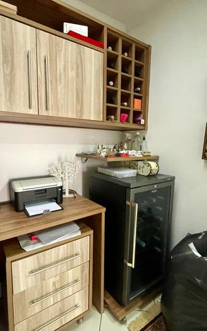 Casa à venda com 200m², 3 quartos e 2 vagas Casa à venda com 200m², 3 quartos e 2 vagasEscritório