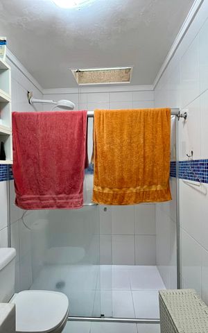 Casa à venda com 200m², 3 quartos e 2 vagas Casa à venda com 200m², 3 quartos e 2 vagasBanheiro