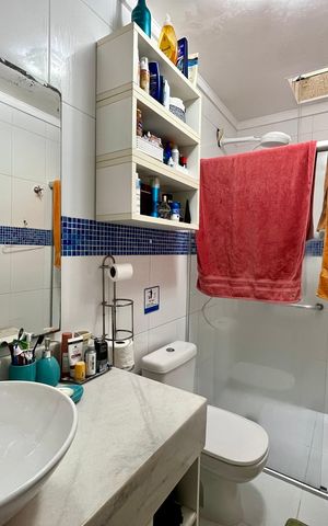 Casa à venda com 200m², 3 quartos e 2 vagas Casa à venda com 200m², 3 quartos e 2 vagasBanheiro