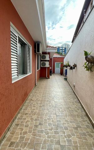 Casa à venda com 200m², 3 quartos e 2 vagas Casa à venda com 200m², 3 quartos e 2 vagasÁrea externa